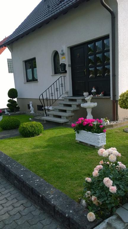 Ferienwohnung Dernbecher ซาร์บรึคเคน ภายนอก รูปภาพ